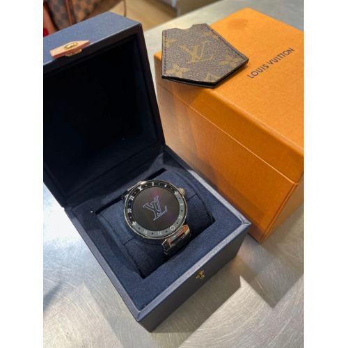 Louis Vuitton dévoile une montre connectée presqu'entièrement