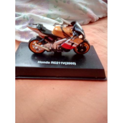 Miniature moto GP ixo 1/24 Honda RC 211 V Biaggi 2004