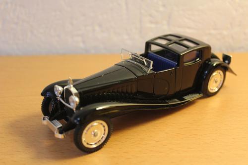 Solido - 1:24 - Ford pick-up et un Ford. V8 Bugatti type 55 Solido - 1:24 - Ford pick-up et un Ford. V8 Bugatti type 55