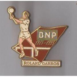 Pin's Roland Garros signé Arthus Bertrand 1973-1993 BNP 