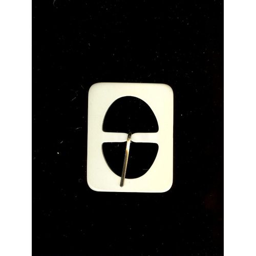 Ancienne Boucle De Ceinture  De Plastique Blanche 7.2cm X 6.7cm