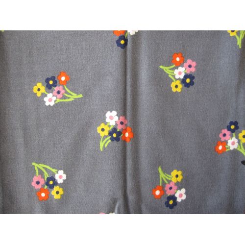 Coupon De Tissu Gris Imprimé Bouquet Fleuri