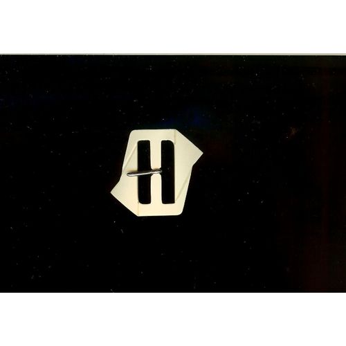 Ancienne Boucle De Plastique Ivoire  2cm X 4 Cm  - Diagonale Entre Les 2 Pointes 7cm