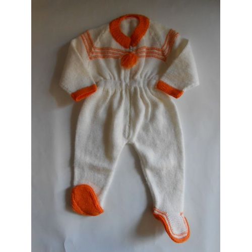 Combinaison Tricotée Blanche Et Orange Naissance À 3 Mois