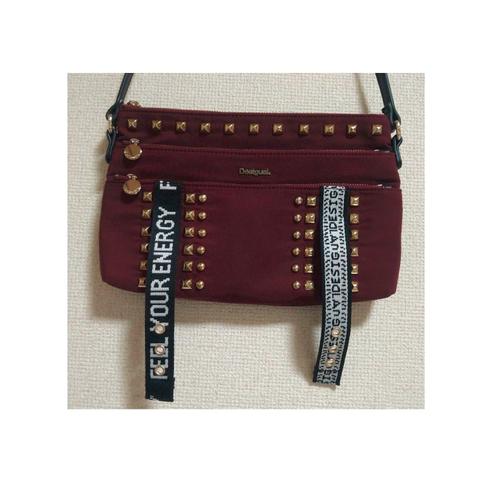 DESIGUAL SAC BANDOULIERE CLOUS DORES POCHETTE EPAULE CLOUTEE Petit très fonctionnel multiples compartiment look sophistiqué 27,20 cm STYLE ROCK BRANCHE TENDANCE BORDEAUX Composition int 100% POLYESTER