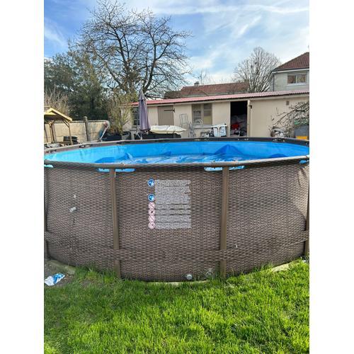 Piscine Bestway 4,27 mx 1,07 m avec sa pompe