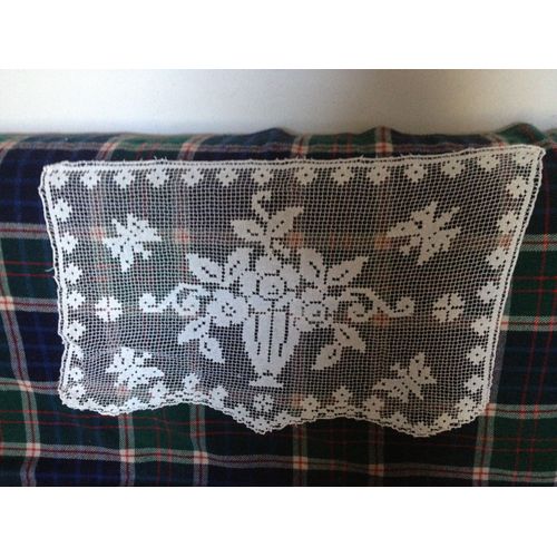 Rideau-Napperon Corbeille De Roses  Broderies Au Filet 45cm X 68cm