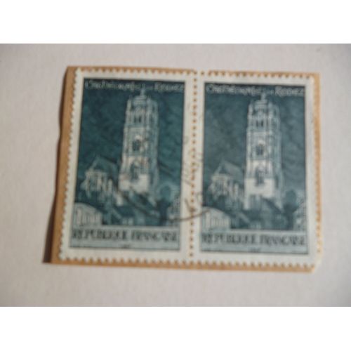 Lot De Deux Timbres "France:1967 :Cathédrale De Rodez".