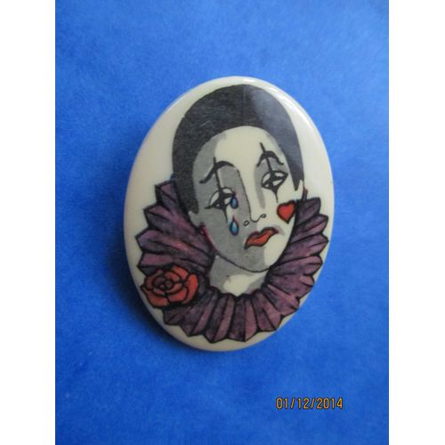 Broche Ovale Le Visage De Colombine.