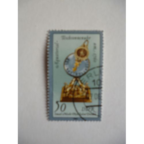 Timbre "Ddr Allemagne De L'est 1983 : Salon Maths Et Physique Dresde : Cadran Solaire  Équatorial 1760".