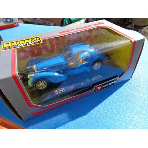 Burago 0503 - Bugatti Atlantic 1936 Bleu 1:24 -Bburago