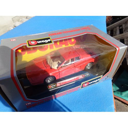 Burago 0504 - Ferrari Testarossa 1984 Rouge 1:24 -Bburago