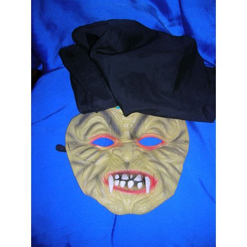 Masque En Latex Avec Cagoule.