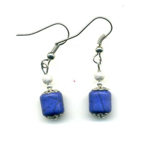 Boucles D'oreilles En Pierre Howlite De Teinte Bleue Avec Coupelles Filigranées En Métal Argenté Et Perle Granitée