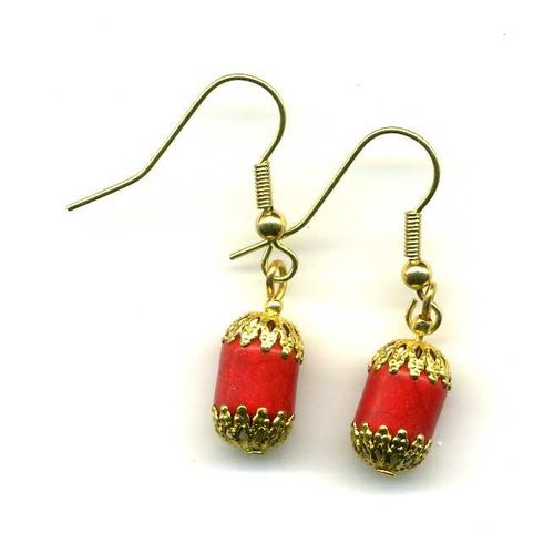 Boucles D'oreilles En Pierre Howlite De Teinte Rouge Avec Coupelles Filigranées En Métal Doré