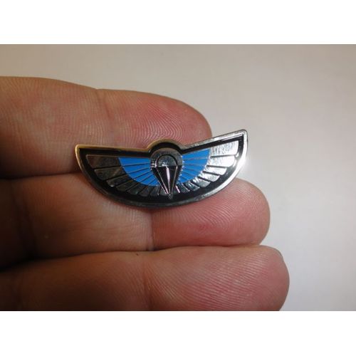 Pin's Signe Distinctif Du Sas À Bornes