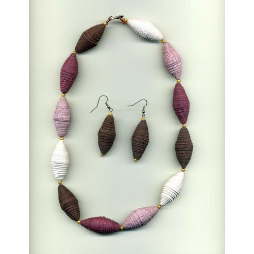 Parure En Papier Vinyle Expansé De Couleur Dégradée Marron Au Crème . Longueur 53 Cm Et Boucle D¿Oreilles De 4 Cm Sans L¿Attache. Original Et Très Léger. Pièce Unique