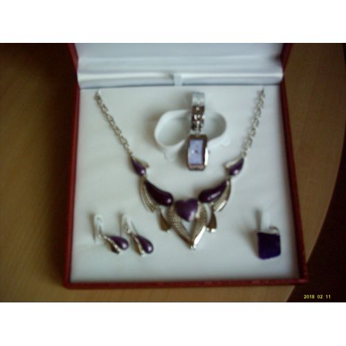 Coffret Cadeau Parure Femme : Collier,Montre, Bague,Boucle D'oreille Mauve.