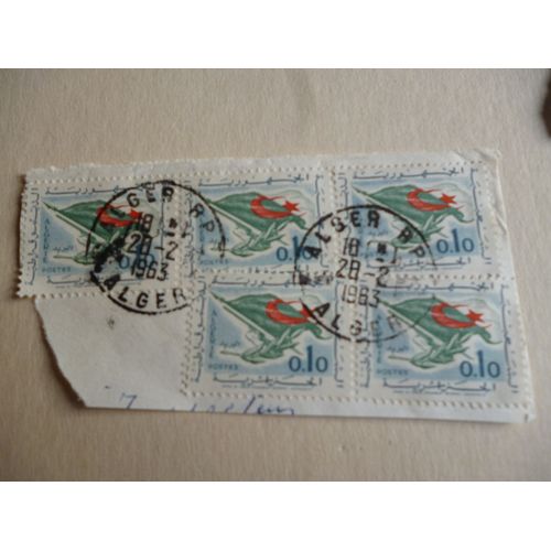 Lot De 5 Timbres "Algérie :Drapeaux".