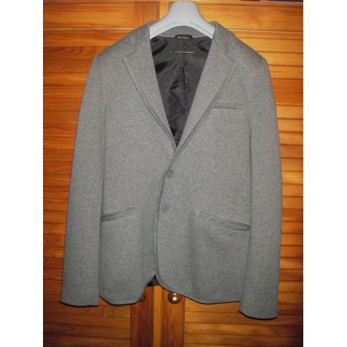 Veste En Tweed Zara Man De Couleur Grise ,Taille S ,Fermeture 2 Boutons Ton Sur Ton ,2 Poches Plaquées Vers Le Bas ,1 Fausse Poche Sur La Poitrine ,1 Poche Intérieure ,Pan Ouvert Au Bas À L'arrière .