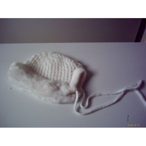 Bonnet Blanc Fausse Fourrure. 9 Mois