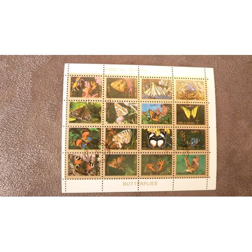 Umm Al Qiwain = Bloc De 16 Timbres Oblitérés = Thème Papillons ( Butterflies )