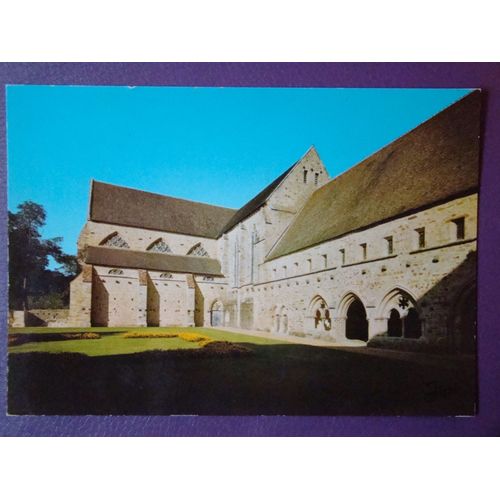 Le Mans (72) Abbaye Cistercienne De L'epau, La Cour De L'ancien Cloitre