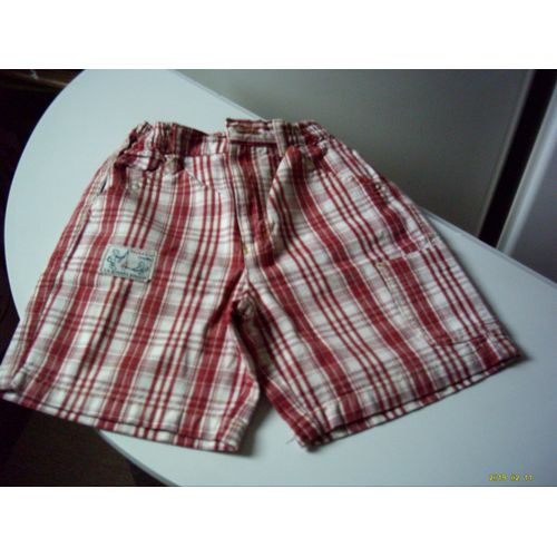 Short Rouge Rayures Blanches. 4 Ans