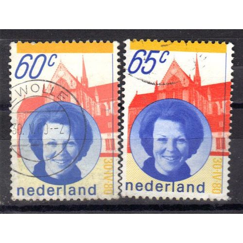 Pays-Bas 1980 : Intronisation Solennelle De S.M. La Reine Béatrix : Portrait Et Nouvelle Eglise À Amsterdam - Lot De 2 Timbres Oblitérés