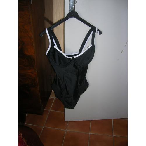 Maillot De Bain Blanche Porte 36/38 Bonnet 90 C.