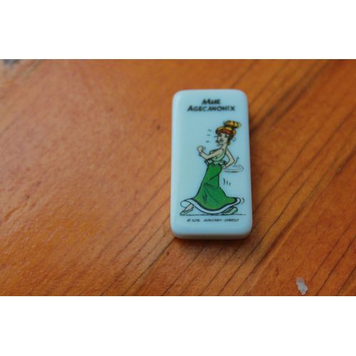 Asterix - Auchan - Domino  Mme Agecanonix