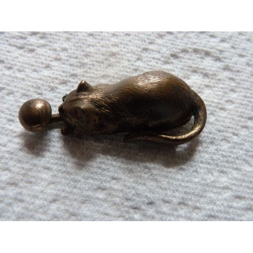 Broche Chat Et Pelote En Laiton  - Ancien