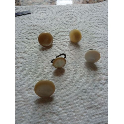 Boutons (De Manchettes) En Nacre - Anciens