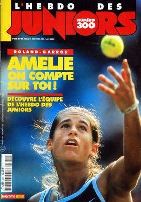 Hebdo Des Juniors (L') N° 300 Du 29/05/1999 - Roland-Garros  -  Amelie On Compte Sur Toi ! - Decouvre L'equipe De L'hebdo Des Juniors - Actualites  -  La Menace Fantome Est Sorti Aux Etats-Unis  -  Une Vraie Folie - Zoom  -  31 Mai  -  Une Journee...