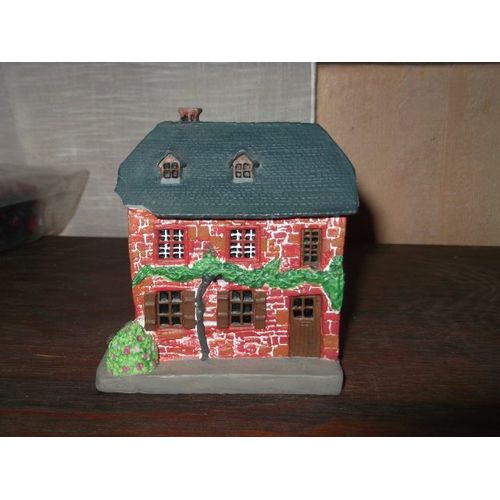 Maison Miniature Régionale En Résine Peinte À La Main Limousin / France 