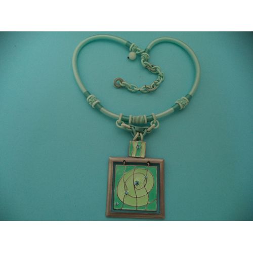Collier Turquoise Atisanal Pendentif Carré Avec Strass Bleu