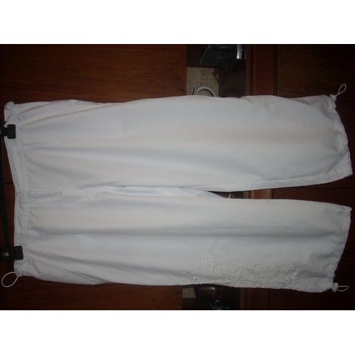 Pantacourt Blanc Brodé Blanche Porte T 42