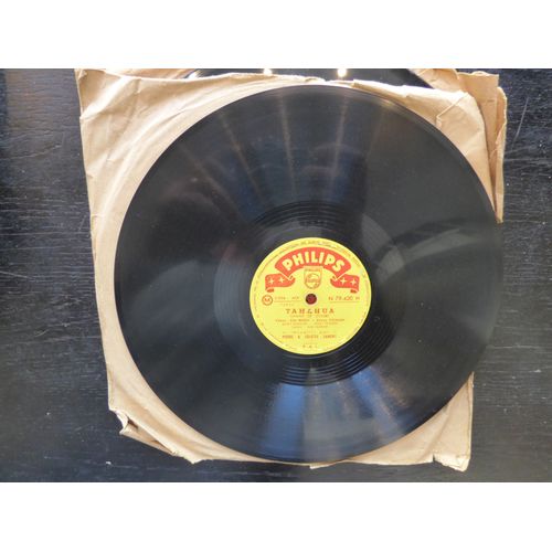  Chant : Ella Berdy  - Eileen Cowan :  Mauivi Ta'u Matatu ( Nostalgie-  Tahahua  ( Chant De Guerre )Guitare Hawaïenne :  Robert  Pihahuna / Guitare :  Jacky  Dubouch  Rphilips 79 420 H