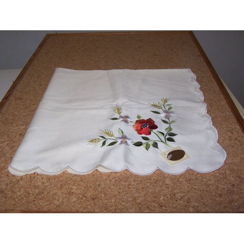 Nappe A The Ou Centre De Table Ecru Brode Fleurs Champetres Comme Neuf
