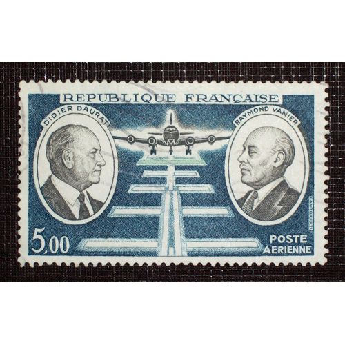 France Poste Aérienne N° 46 Oblitéré De 1971 - 5f00 Bleu-Nuit, Sépia Et Vert « Didier Daurat Et Raymond Vanier, Pionniers De La Poste Aérienne »