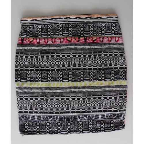 Mini Jupe À Motifs Multicolore. Bershka. Taille 40