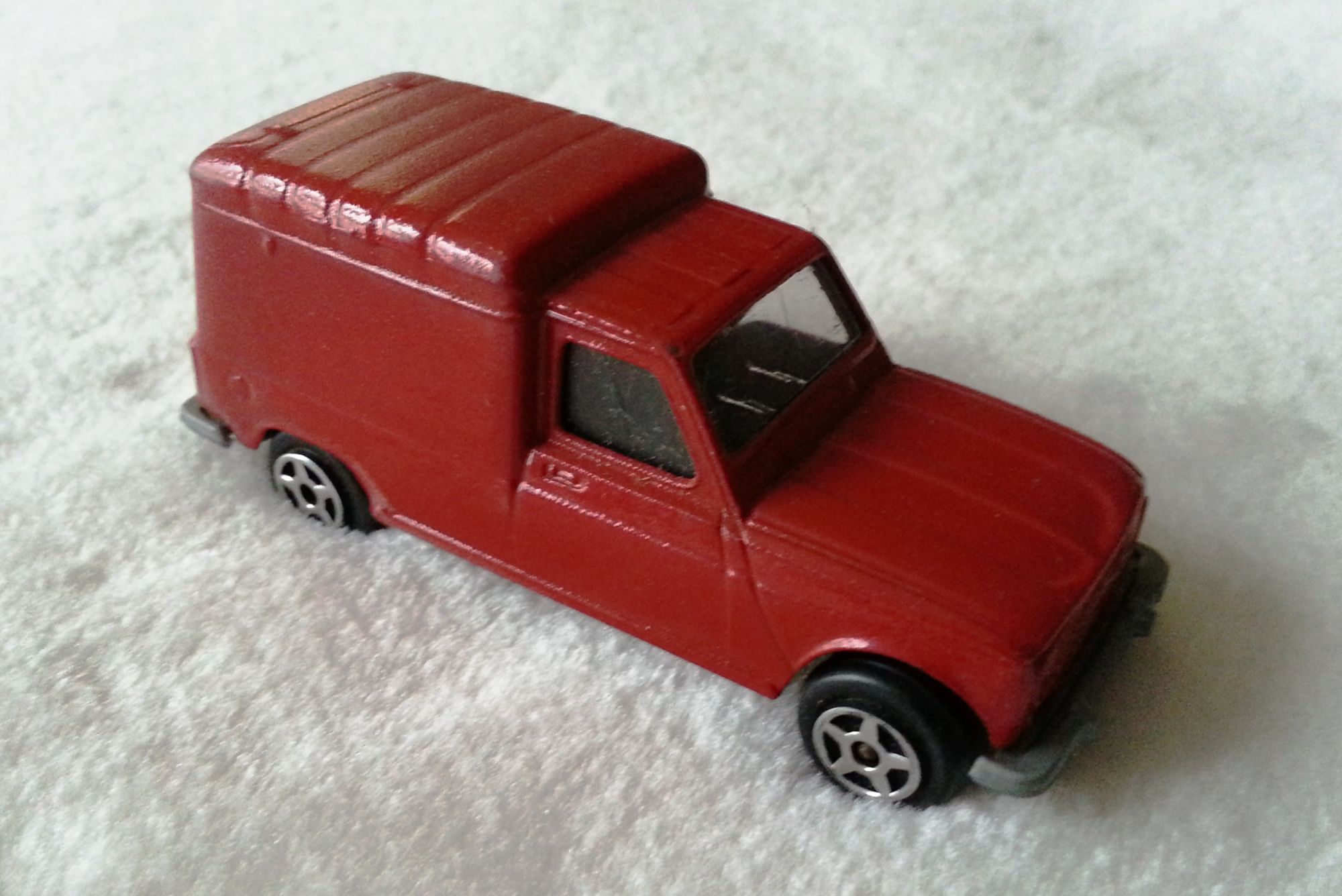 Norev Jet Car - Renault R4 Fourgonnette rouge 1:43 | Rakuten