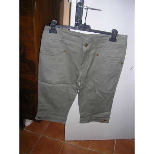 Bermuda Taille 42.