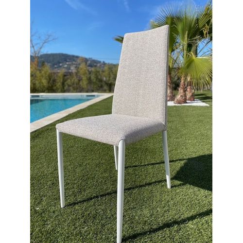 Six Chaises Neuves Achetées 280 Euros Chacune Vendues 110 Euros Chacune Et Vente Des Six Chaises Ensemble, Ossature Acier Laqué Blanc, Dessus Et Dossier Tissu Blanc Traité Anti Tache