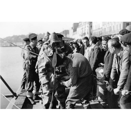 Ww2 - Scaphandriers De La Royal Navy Avant Une Plongée À Cherbourg Le 3 Juillet 1944