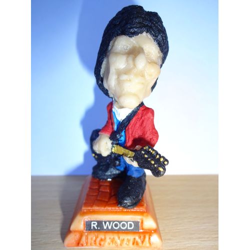 Ron Wood (Rolling Stones) Petite Statuette Caricaturale En Resine 3x7.5 Cm Made In Argentina