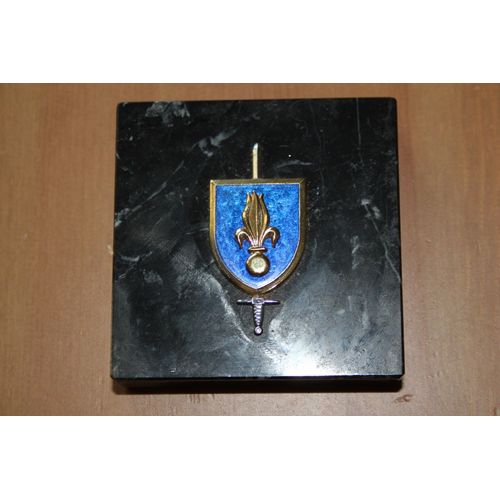 Presse Papiers De Bureau De L'insigne De L' Ecole Militaire D'application D'infanterie / Socle En Regule Sur Mabre   