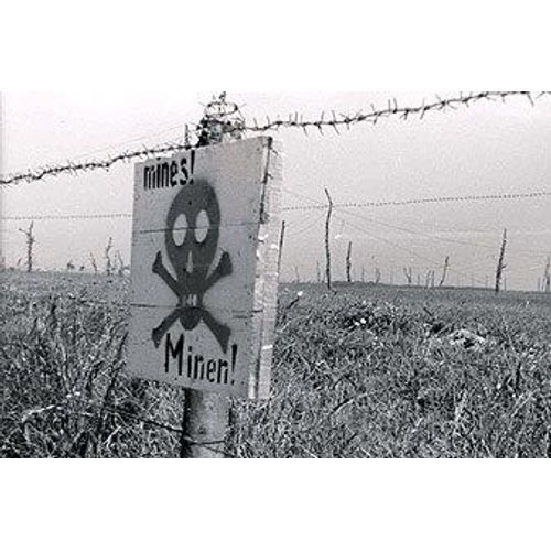 Ww2 - Champ De Mines Sur Le Mur De L'atlantique