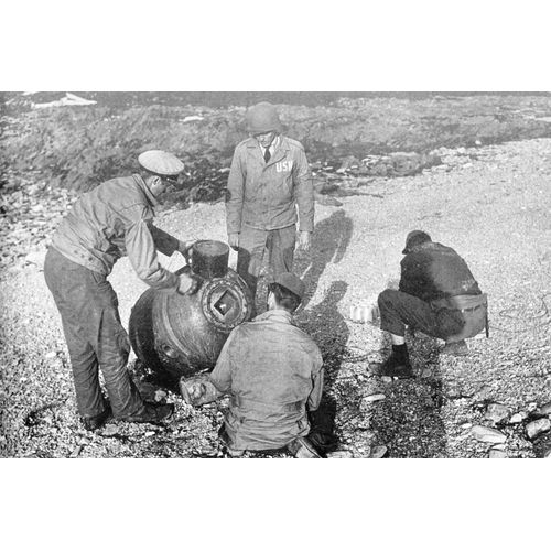 Ww2 - Désamorçage D'une Mine Sous -Marine Par L'us Navy À Cherbourg En Juillet 1944