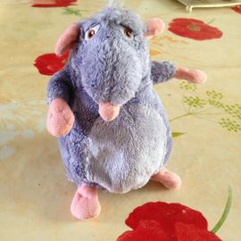 Disney Ratatouille Peluche Rémy le rat avec toque 20 cm